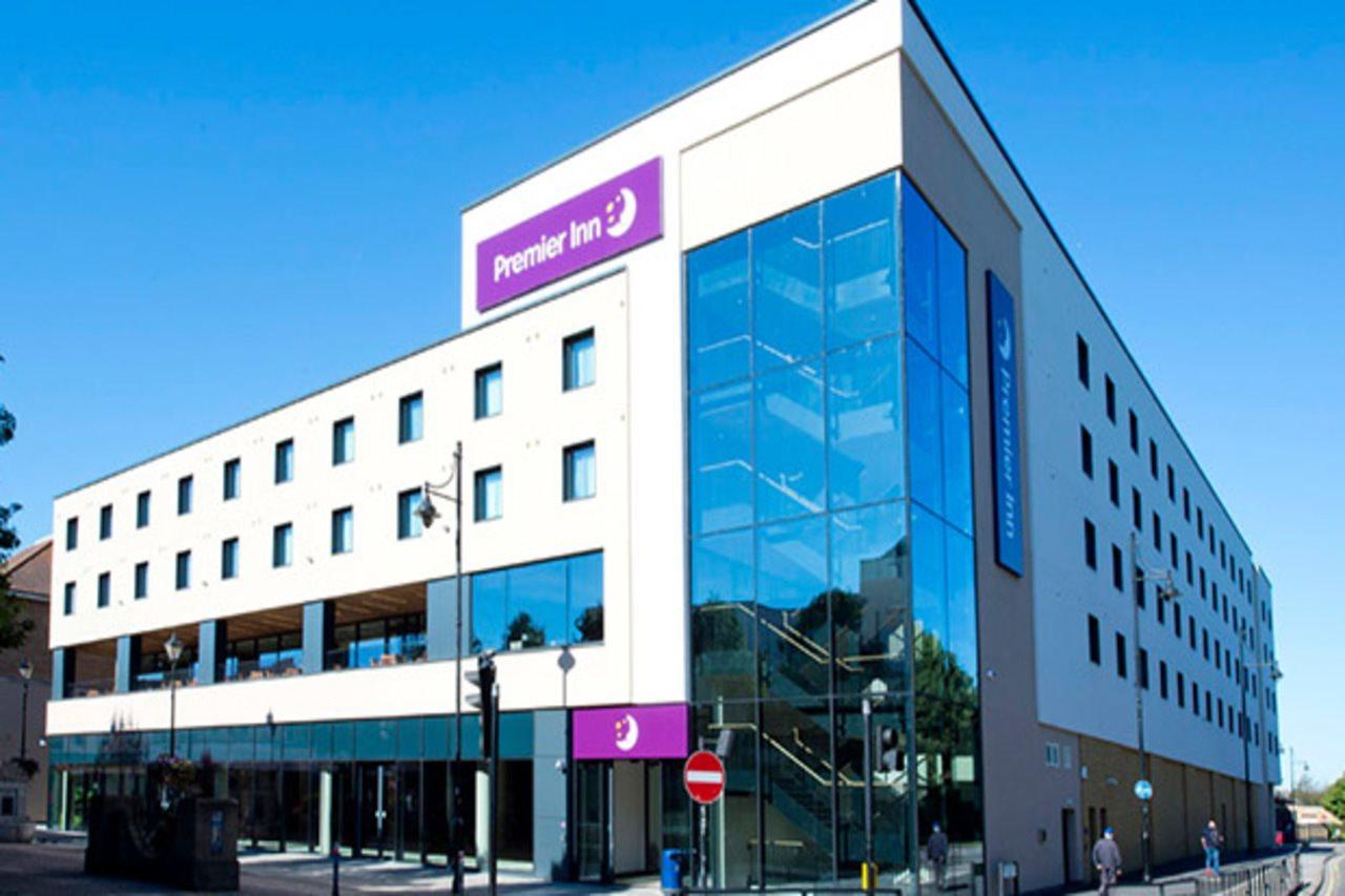 Premier Inn Staines Upon Thames ภายนอก รูปภาพ